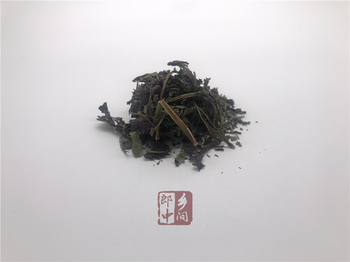 紫蘇葉又稱為蘇葉,蘇子葉,赤蘇,香蘇,皺紫蘇;其性溫,味辛.